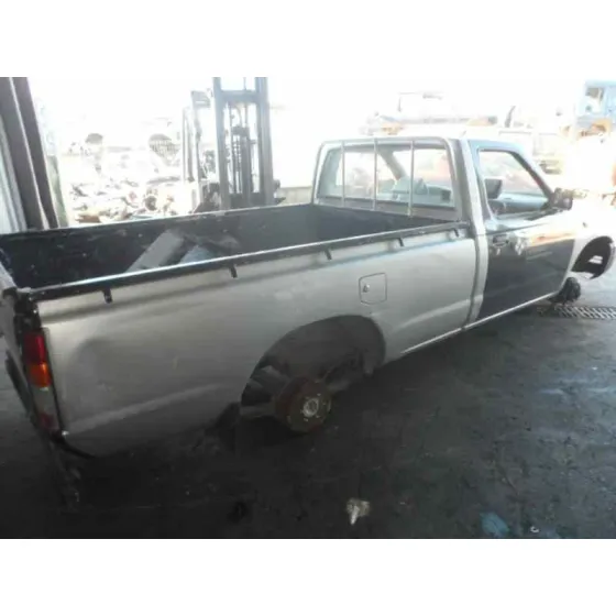 NISSAN PICK-UP (D22) '2001 2.5 DIESEL PLATA / NEGRO