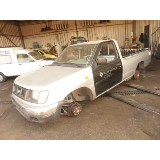 NISSAN PICK-UP (D22) '2001 2.5 DIESEL PLATA / NEGRO