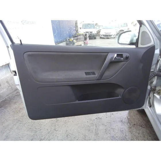 VOLKSWAGEN POLO BERLINA (6N2) '2001 1.4 16V PLATA
