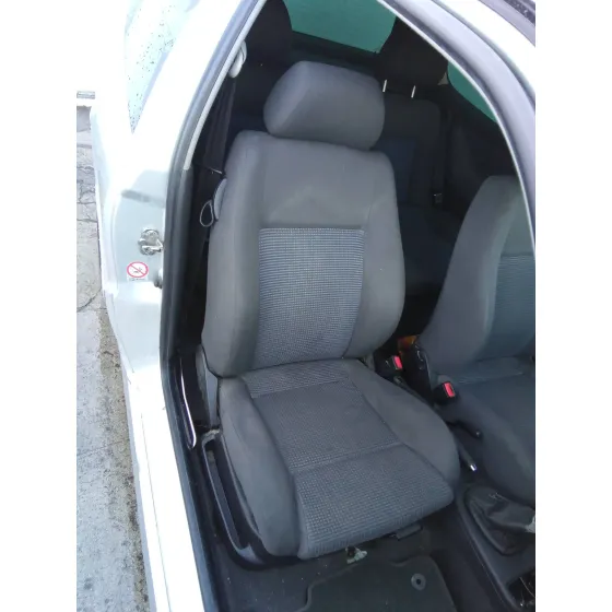 VOLKSWAGEN POLO BERLINA (6N2) '2001 1.4 16V PLATA