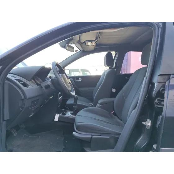 RENAULT MEGANE II BERLINA 5P '2005 1.6 16V NEGRO