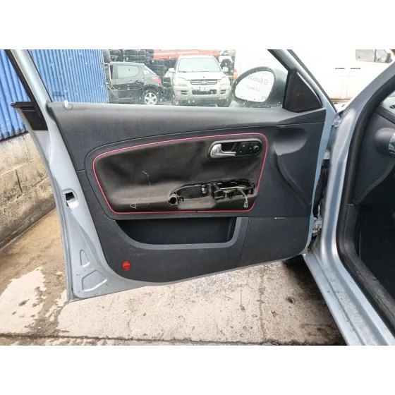 SEAT IBIZA (6L1) '2002 * AZUL CIELO