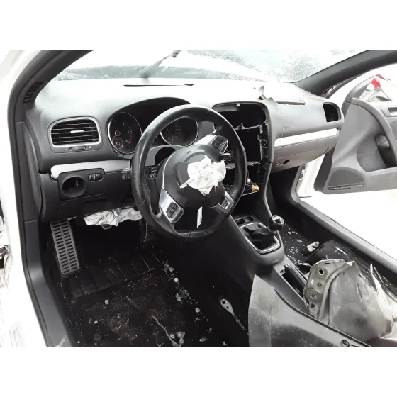 VOLKSWAGEN GOLF VI (5K1) '2010 1.6 TDI DPF BLANCO