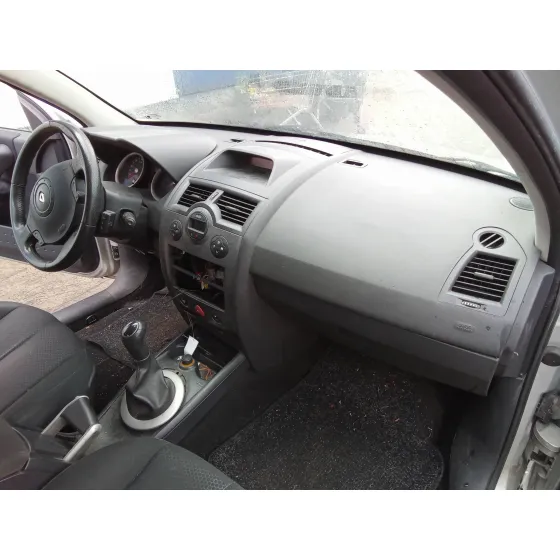 RENAULT MEGANE II CLASSIC BERLINA '2005 1.6 16V PLATA