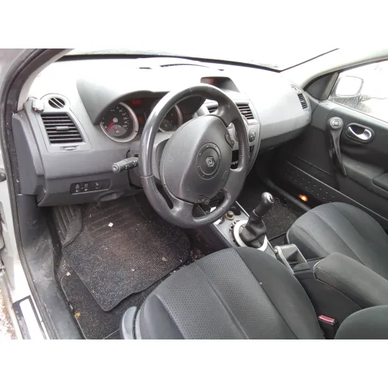 RENAULT MEGANE II CLASSIC BERLINA '2005 1.6 16V PLATA