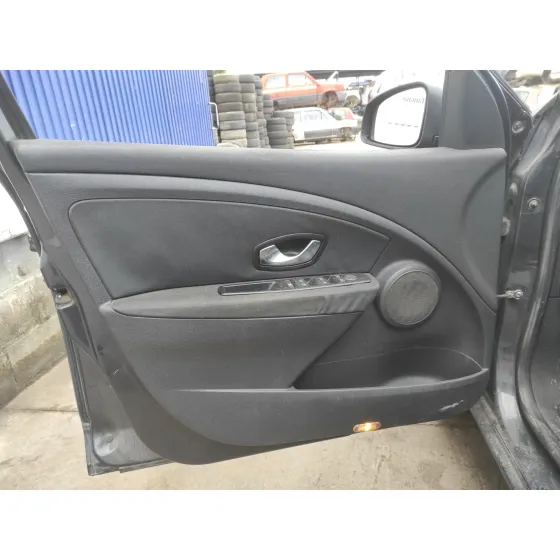 RENAULT MEGANE III SPORT TOURER '2011 * GRIS OSCURO