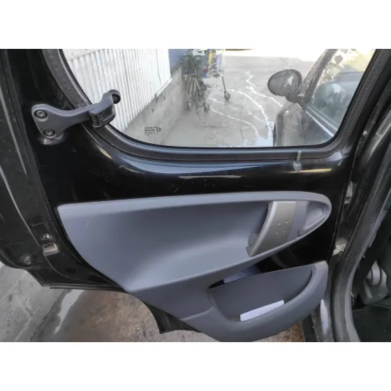PEUGEOT 107 '2009 1.0 CAT (384F) NEGRO