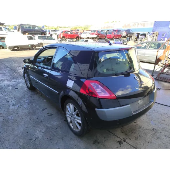RENAULT MEGANE II BERLINA 3P '2005 1.6 16V NEGRO