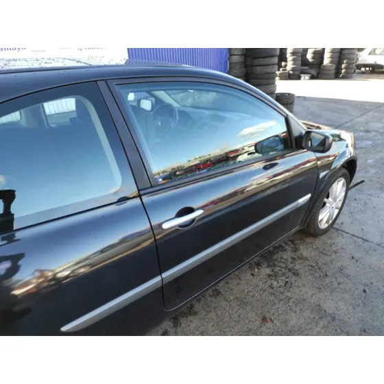 RENAULT MEGANE II BERLINA 3P '2005 1.6 16V NEGRO