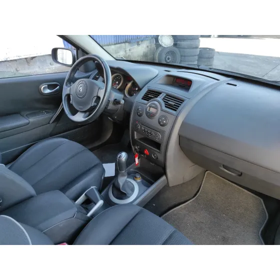 RENAULT MEGANE II BERLINA 3P '2005 1.6 16V NEGRO