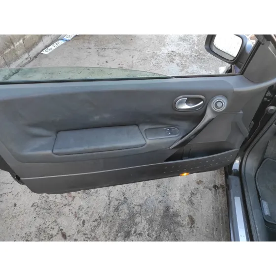 RENAULT MEGANE II BERLINA 3P '2005 1.6 16V NEGRO