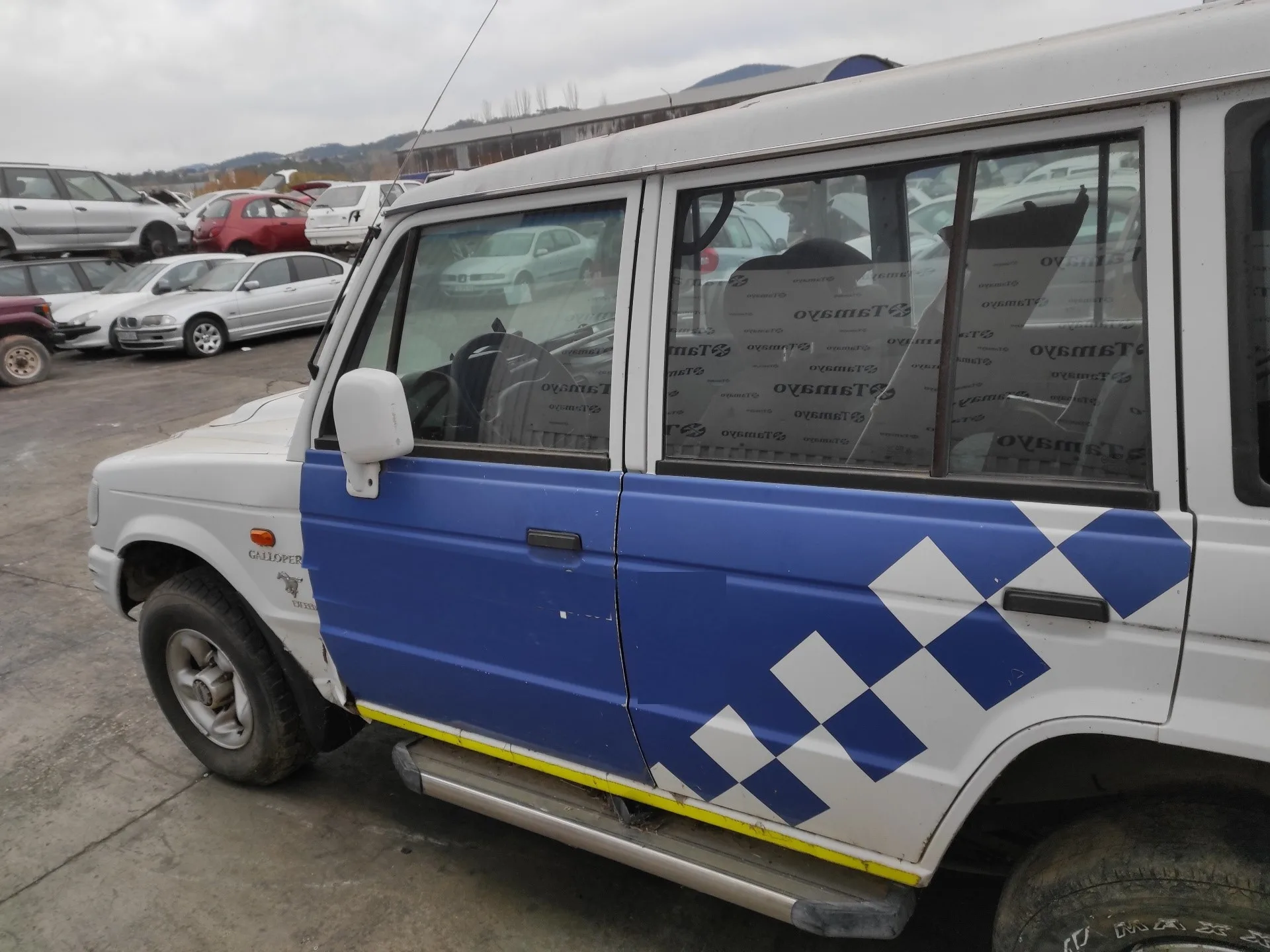 MITSUBISHI GALLOPER (HYUNDAI) MITSUBISHI GALLOPER (HYUNDAI) '2001 2.5 TURBODIESEL BLANCO /AZUL 1998