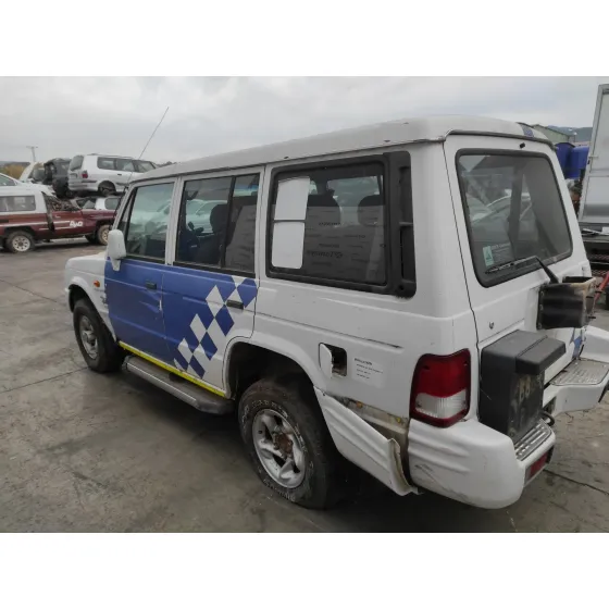 MITSUBISHI GALLOPER (HYUNDAI) '2001 2.5 TURBODIESEL BLANCO /AZUL