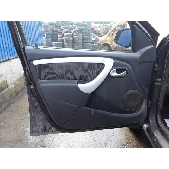 DACIA LOGAN '2010 * NEGRO