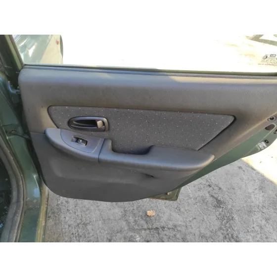 HYUNDAI ELANTRA (XD) '2001 1.6 16V CAT VERDE