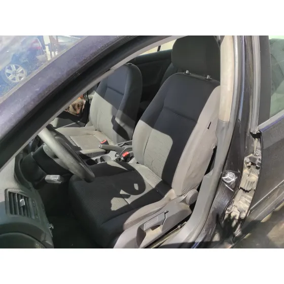 VOLKSWAGEN GOLF V BERLINA (1K1) '2006 1.6 NEGRO AZUL