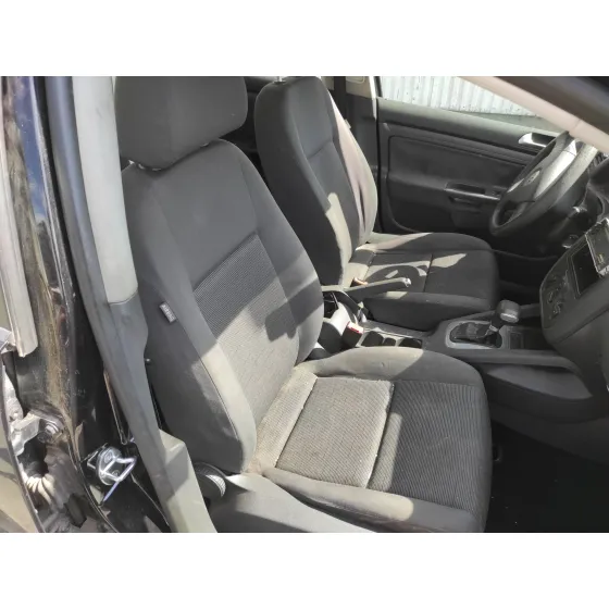VOLKSWAGEN GOLF V BERLINA (1K1) '2006 1.6 NEGRO AZUL