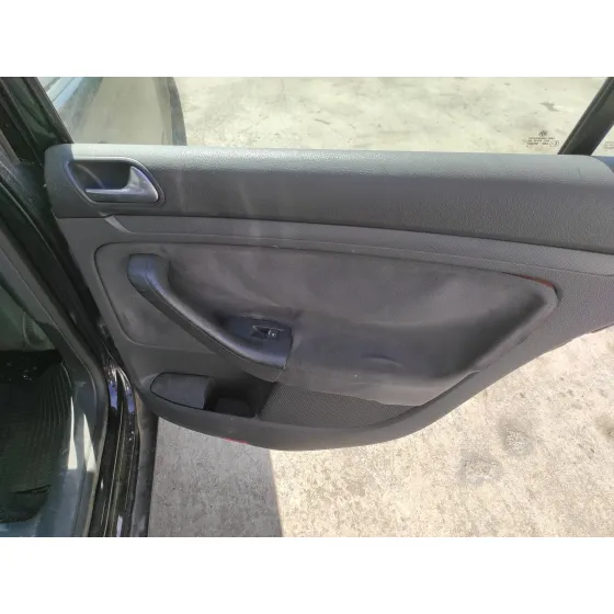 VOLKSWAGEN GOLF V BERLINA (1K1) '2006 1.6 NEGRO AZUL