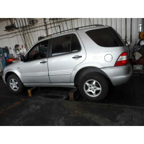 MERCEDES CLASE M (W163) '1999 2.7 CDI 20V CAT PLATA