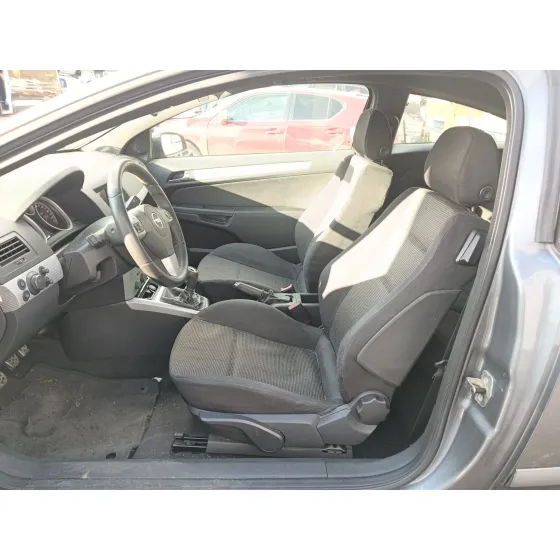 Opel ASTRA H GTC (A04) 2005