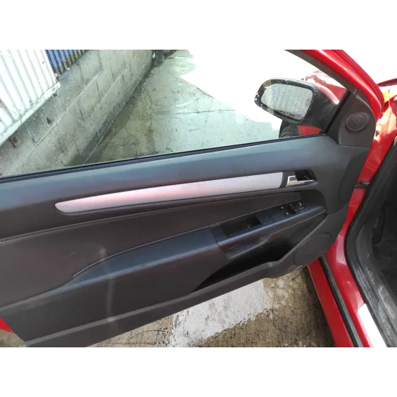 OPEL ASTRA GTC '2006 1.9 16V CDTI CAT (Z 19 DTH / LRD) ROJO