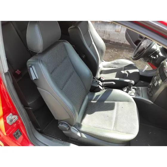 OPEL ASTRA GTC '2006 1.9 16V CDTI CAT (Z 19 DTH / LRD) ROJO