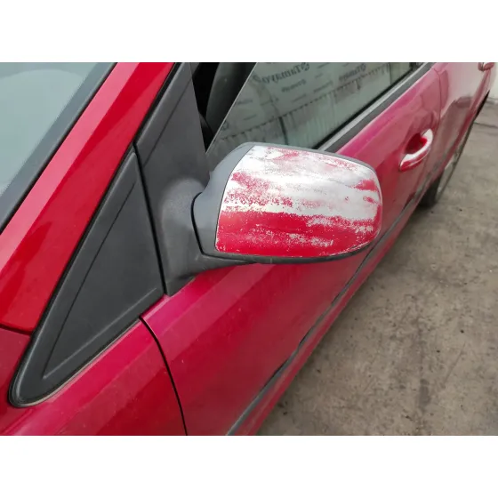 FORD FOCUS BERLINA (CAP) '2006 1.8 TDCI TURBODIESEL CAT ROJO