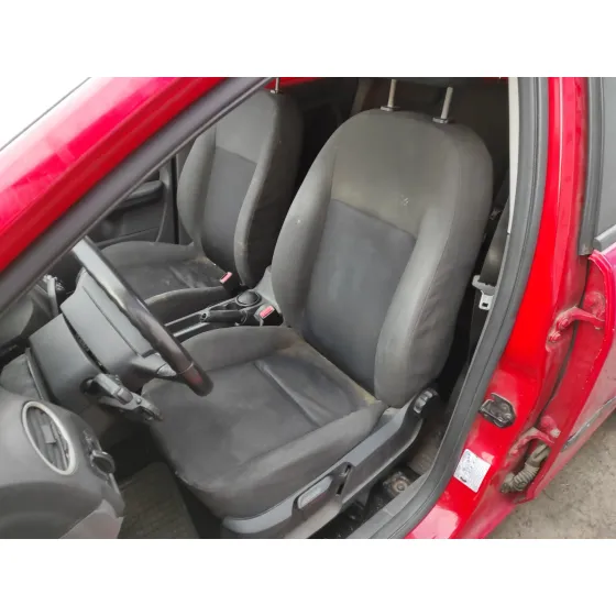 FORD FOCUS BERLINA (CAP) '2006 1.8 TDCI TURBODIESEL CAT ROJO