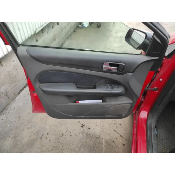 FORD FOCUS BERLINA (CAP) '2006 1.8 TDCI TURBODIESEL CAT ROJO