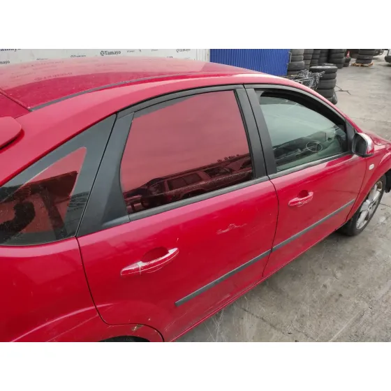 FORD FOCUS BERLINA (CAP) '2006 1.8 TDCI TURBODIESEL CAT ROJO