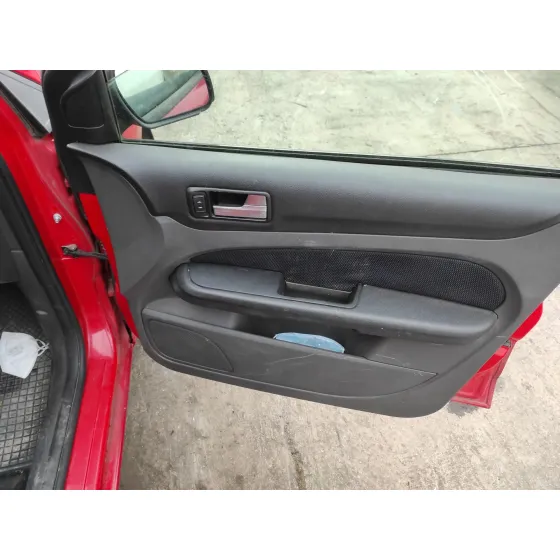 FORD FOCUS BERLINA (CAP) '2006 1.8 TDCI TURBODIESEL CAT ROJO