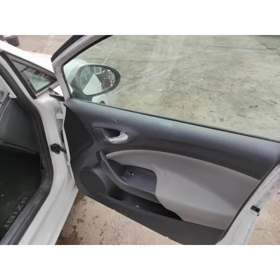 SEAT IBIZA ST (6J8) '2013 1.6 TDI BLANCO