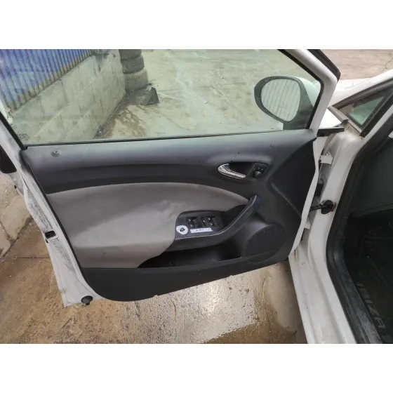 SEAT IBIZA ST (6J8) '2013 1.6 TDI BLANCO