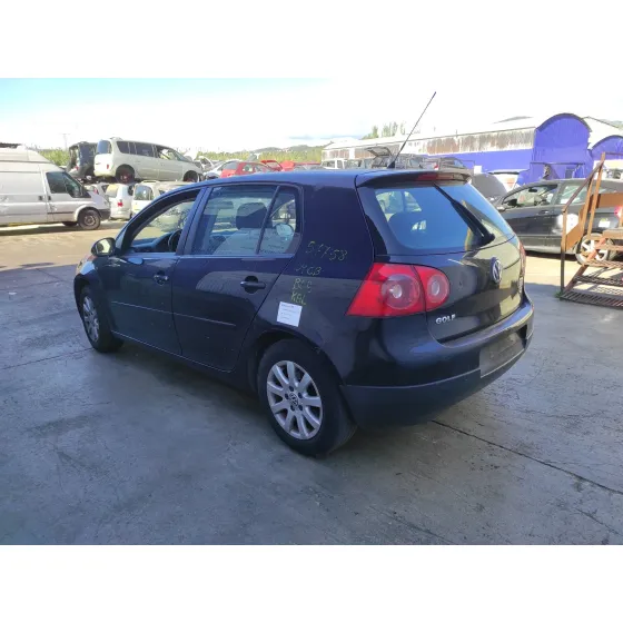 VOLKSWAGEN GOLF V BERLINA (1K1) '2008 NEGRO