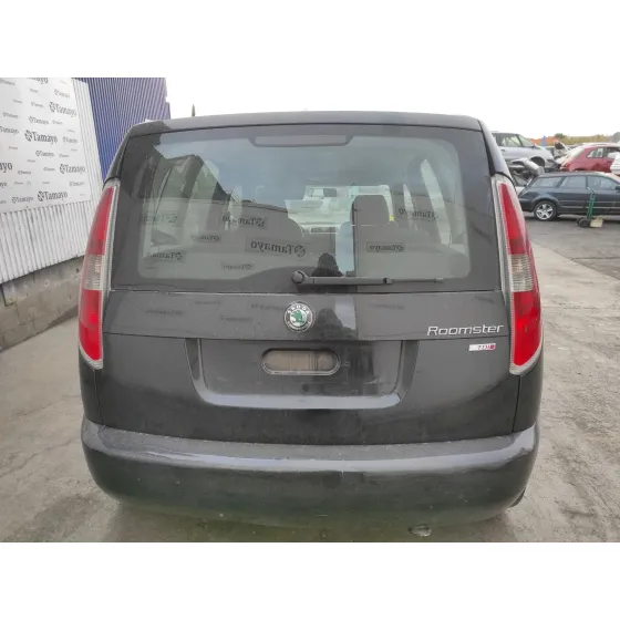 SKODA ROOMSTER (5J7) '2007 1.9 TDI NEGRO