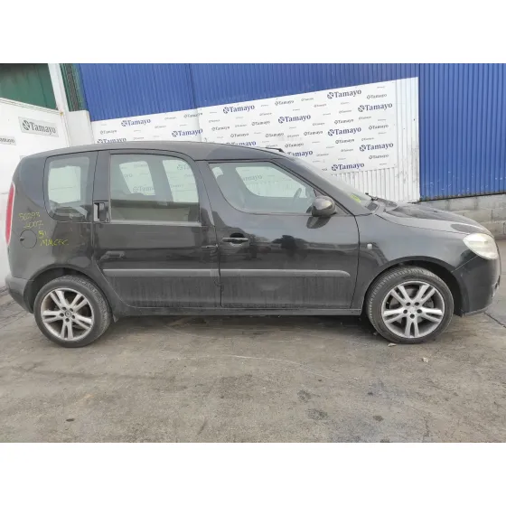 SKODA ROOMSTER (5J7) '2007 1.9 TDI NEGRO