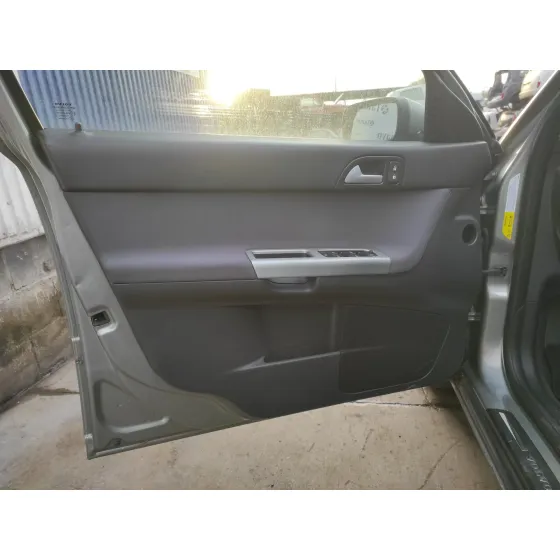 VOLVO V50 FAMILIAR '2005 * VERDE CLARO