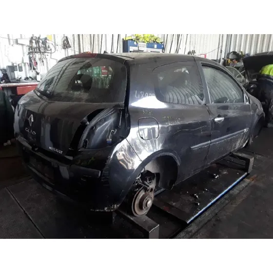 RENAULT CLIO III '2005 1.5 DCI DIESEL NEGRO