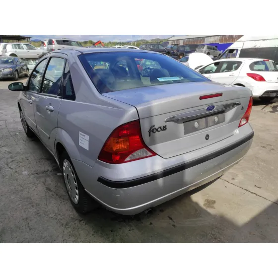 FORD FOCUS BERLINA (CAK) '2003 1.6 16V CAT PLATA