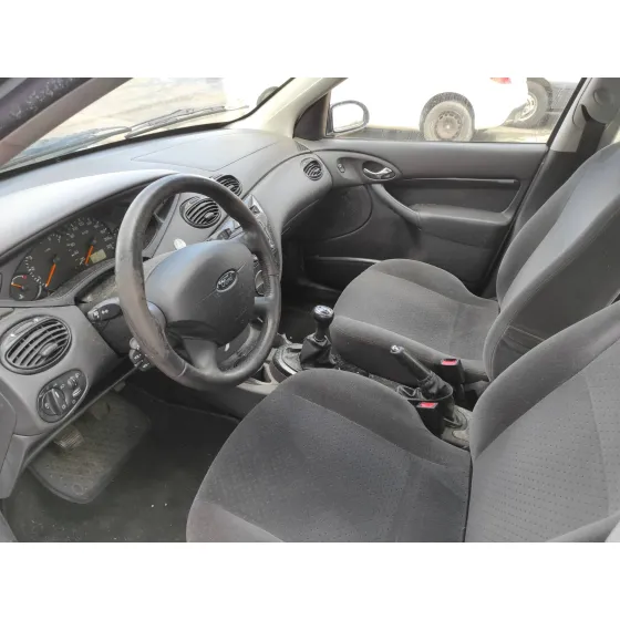 FORD FOCUS BERLINA (CAK) '2003 1.6 16V CAT PLATA