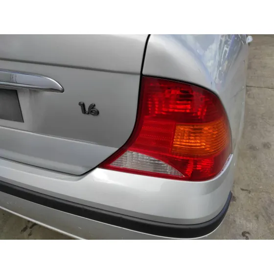 FORD FOCUS BERLINA (CAK) '2003 1.6 16V CAT PLATA