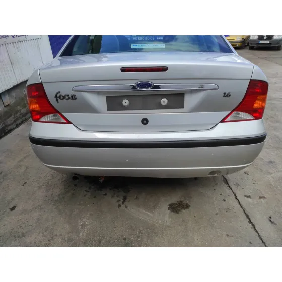 FORD FOCUS BERLINA (CAK) '2003 1.6 16V CAT PLATA