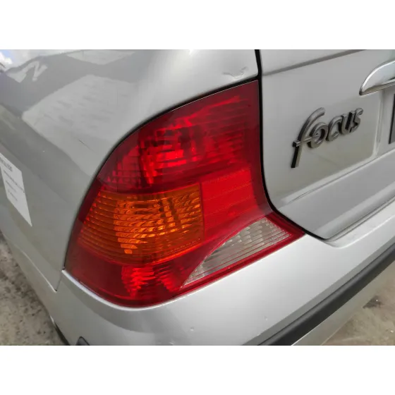 FORD FOCUS BERLINA (CAK) '2003 1.6 16V CAT PLATA