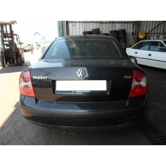 VOLKSWAGEN PASSAT BERLINA (3B3) '2000 TRENDLINE NEGRO