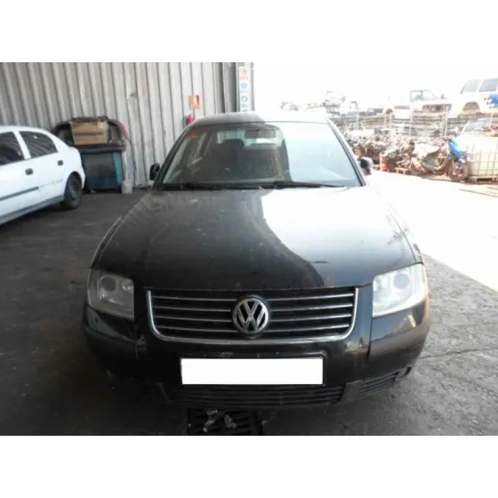 VOLKSWAGEN PASSAT BERLINA (3B3) '2000 TRENDLINE NEGRO