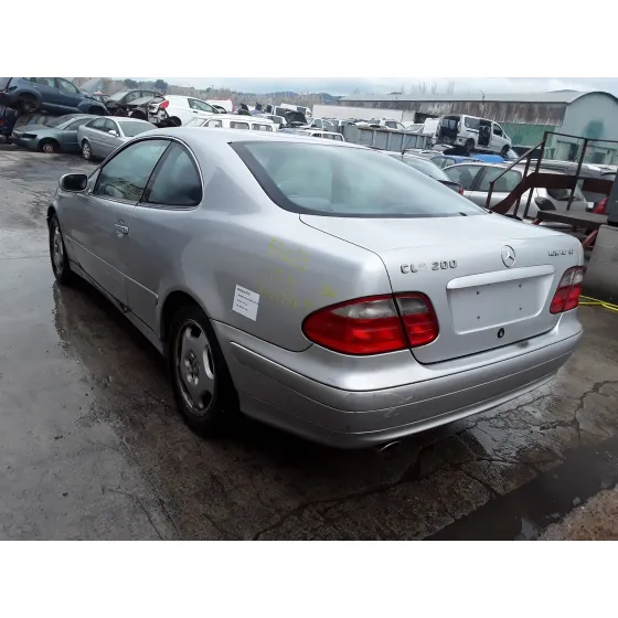 MERCEDES CLASE CLK (W208) COUPE '2002 2.0 COMPRESOR CAT PLATA