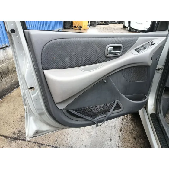 Nissan ALMERA TINO (V10) 2003