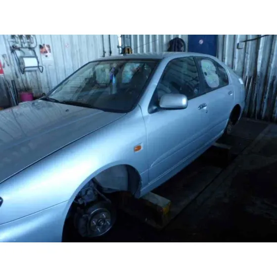 NISSAN PRIMERA BERLINA (P11) '2001 1.6 16V CAT PLATA