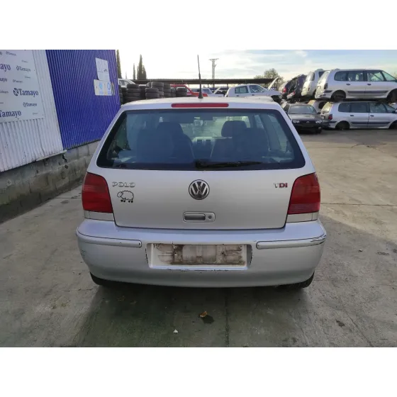 VOLKSWAGEN POLO BERLINA (6N2) '2000 * PLATA