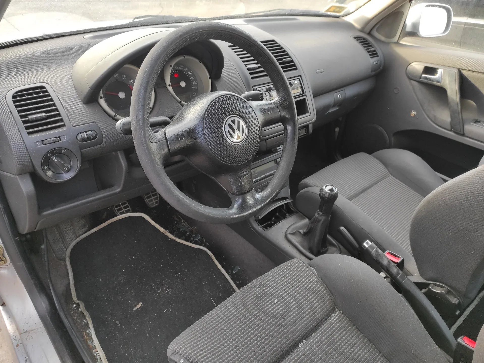 VOLKSWAGEN POLO BERLINA (6N2) '2000 * PLATA